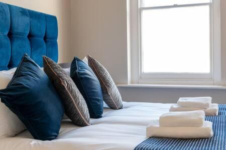 Central, Stunning 2 Bed Apartment With Parking! Cambridge  Luaran gambar