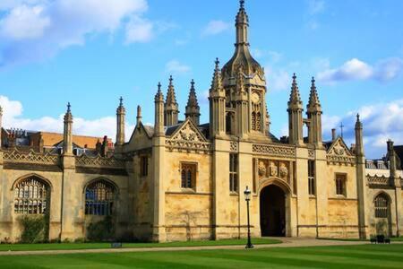 Central, Stunning 2 Bed Apartment With Parking! Cambridge  Luaran gambar