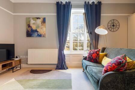 Central, Stunning 2 Bed Apartment With Parking! Cambridge  Luaran gambar