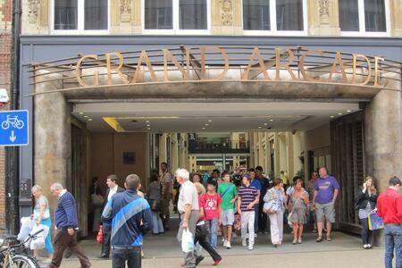 Central, Stunning 2 Bed Apartment With Parking! Cambridge  Luaran gambar
